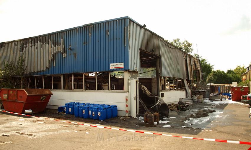 Feuer Halle Siegburg Gewerbegebiet Zange P252.JPG